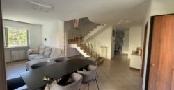 VILLA DIVISA IN DUE APPARTAMENTO Varcaturo-P.Co Obelisco