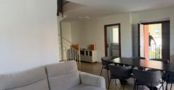 VILLA DIVISA IN DUE APPARTAMENTO Varcaturo-P.Co Obelisco