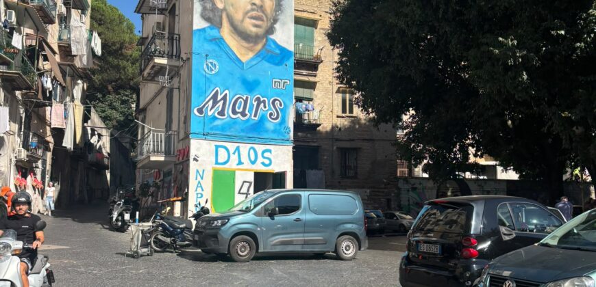 LOCALE COMMERCIALE Napoli-Largo Miracoli