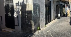 LOCALE COMMERCIALE Napoli-Largo Miracoli