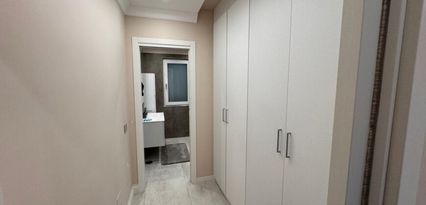 VILLA A SCHIERA CON PISCINA Lago Patria-Via Staffetta