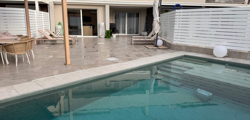 VILLA A SCHIERA CON PISCINA Lago Patria-Via Staffetta