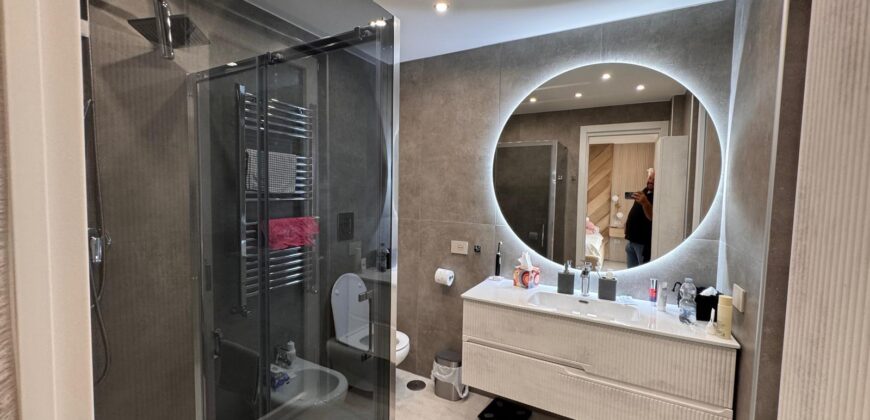 VILLA A SCHIERA CON PISCINA Lago Patria-Via Staffetta
