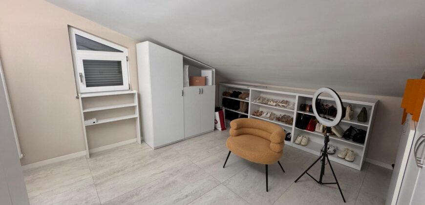 VILLA A SCHIERA CON PISCINA Lago Patria-Via Staffetta