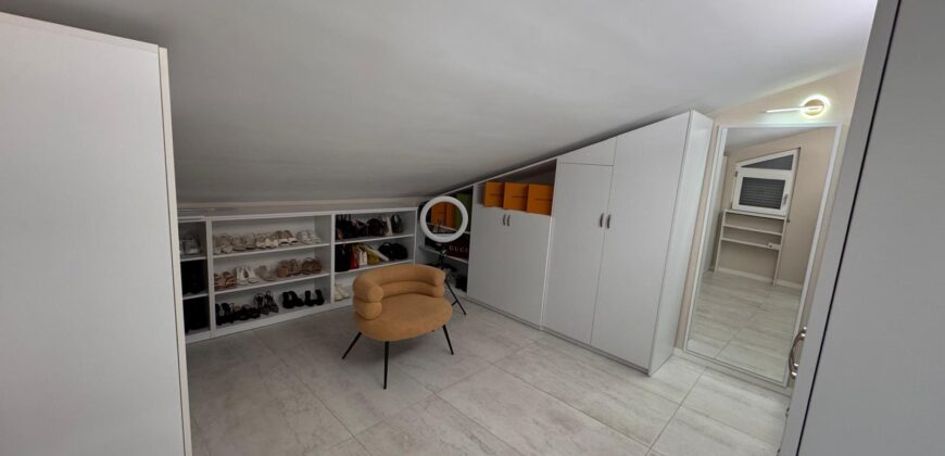 VILLA A SCHIERA CON PISCINA Lago Patria-Via Staffetta
