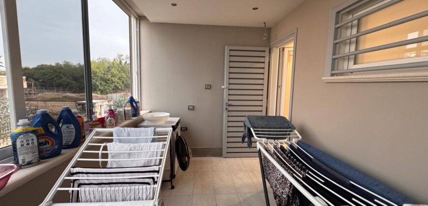 VILLA A SCHIERA CON PISCINA Lago Patria-Via Staffetta