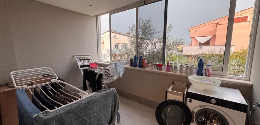 VILLA A SCHIERA CON PISCINA Lago Patria-Via Staffetta