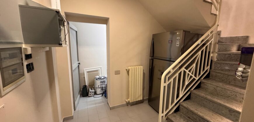 VILLA A SCHIERA CON PISCINA Lago Patria-Via Staffetta