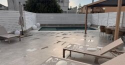 VILLA A SCHIERA CON PISCINA Lago Patria-Via Staffetta