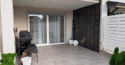 VILLA A SCHIERA CON PISCINA Lago Patria-Via Staffetta